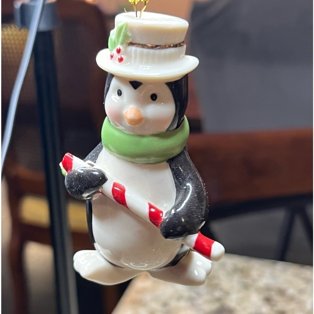 LENOX Very Merry Porcelain Ornament PENGUIN W/Candy Cane Christmas Tree Ornament